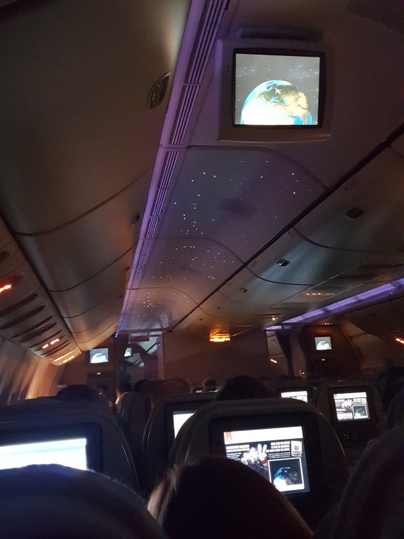 Имитация звездного неба на потолке самолета